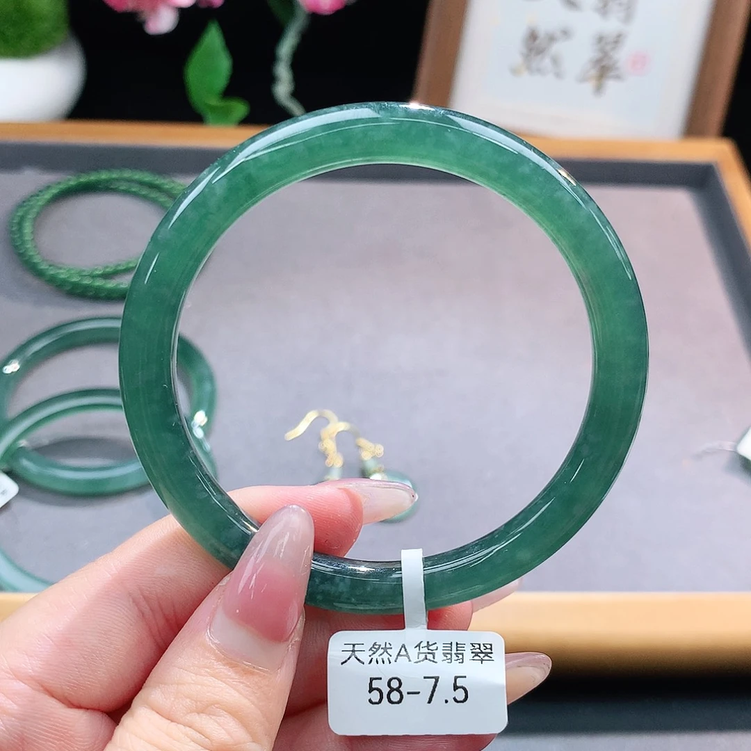 未镶嵌手镯（圆镯）翡翠