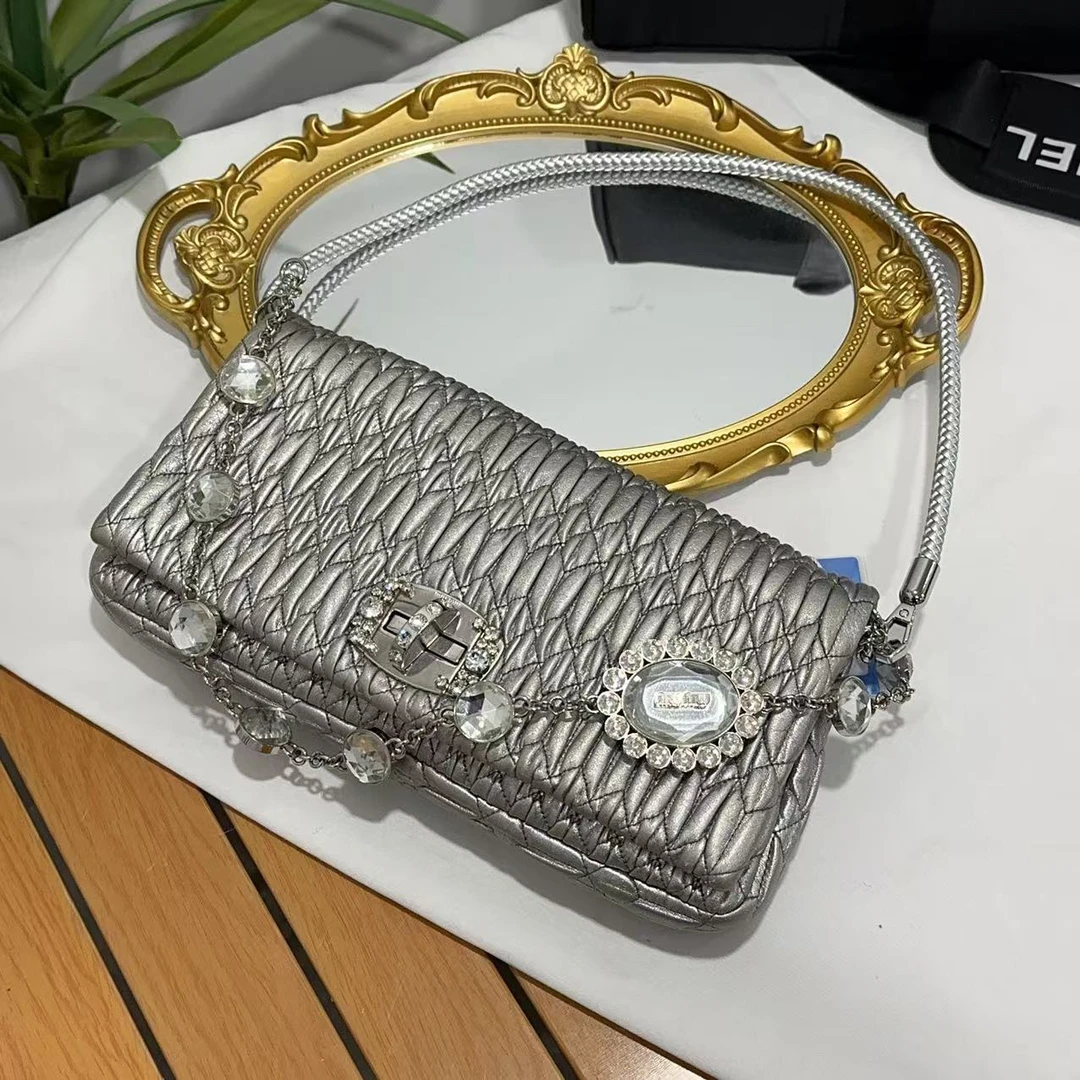 95新 MIU MIU/缪缪 缪缪银色单肩包/95新/原钻链/聪聪