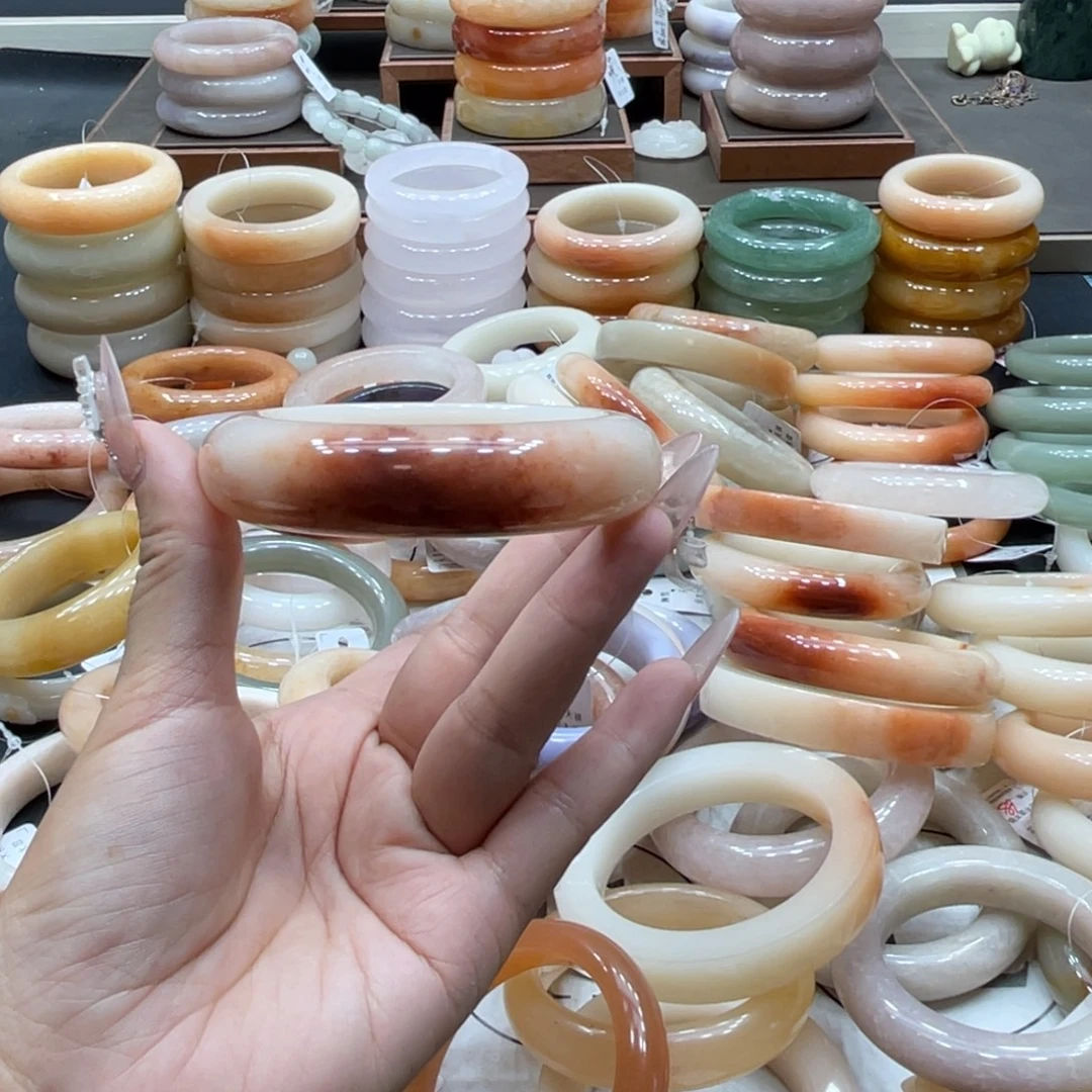 脆****石英质玉手镯未镶嵌