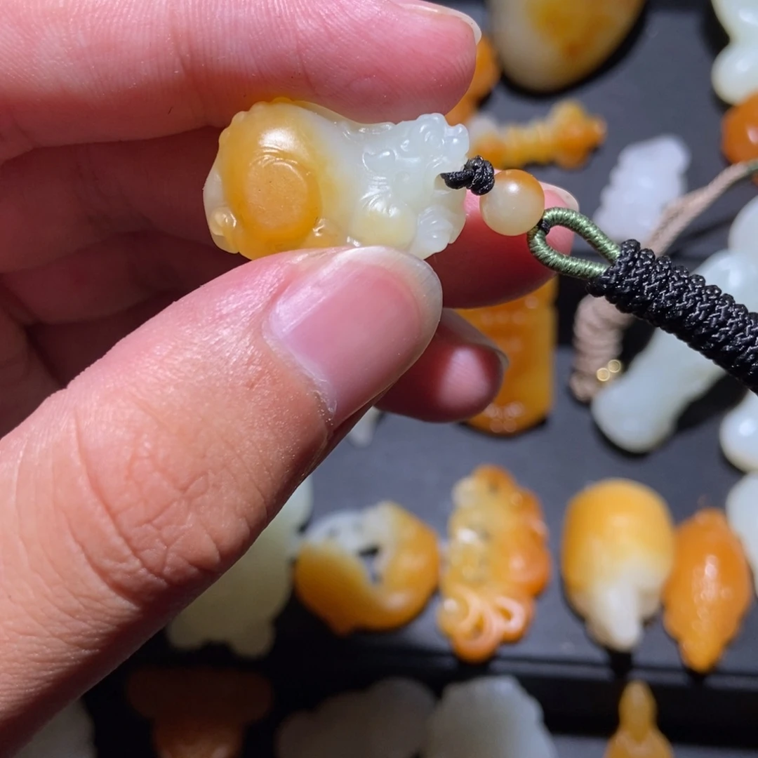 和田玉未镶嵌颈饰刘*