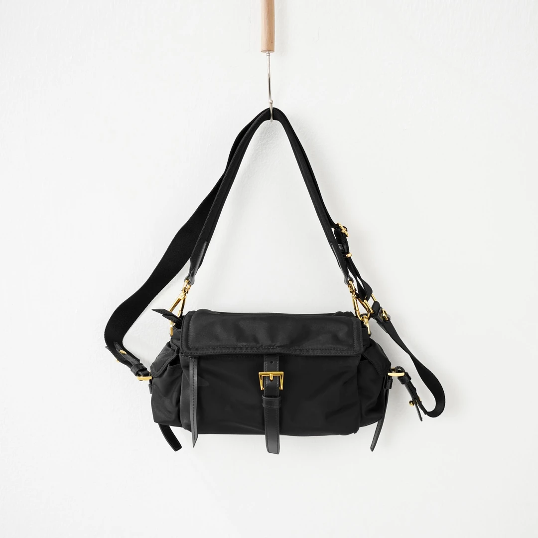 【功能美学】翻盖大容量防水尼龙布面邮差包手提单肩包25446016