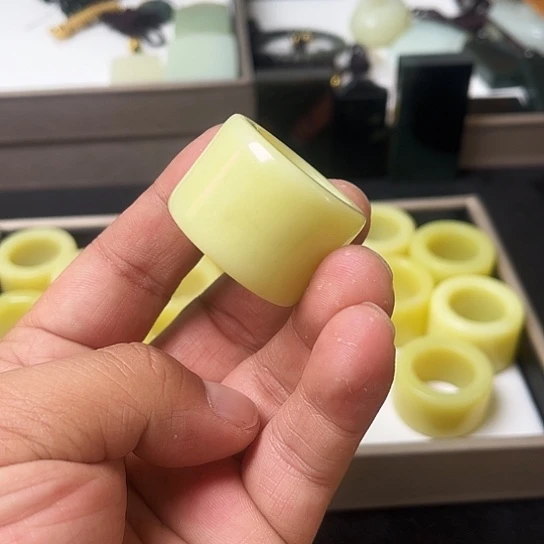 蛇纹石玉未镶嵌戒圈