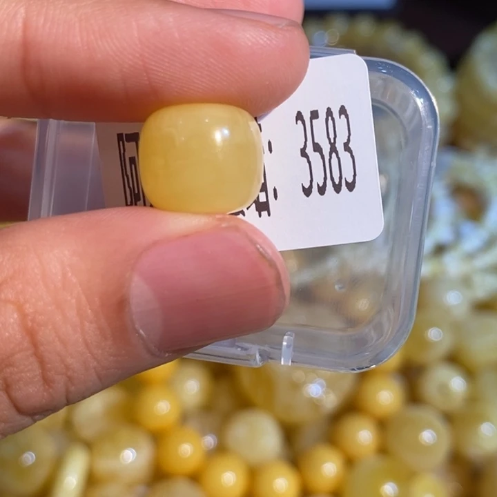 琥珀未镶嵌珠宝奇石3583