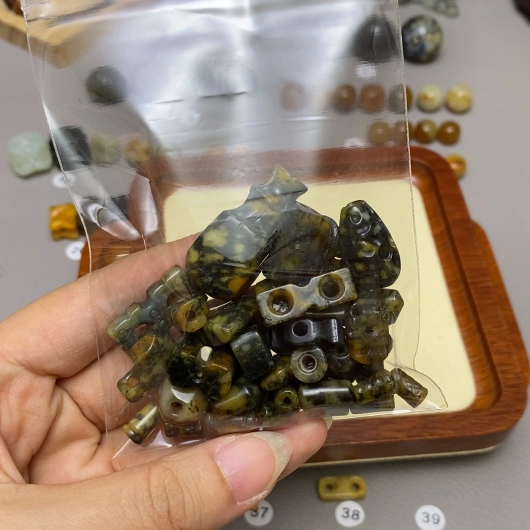 蛇纹石玉合金配饰W***?