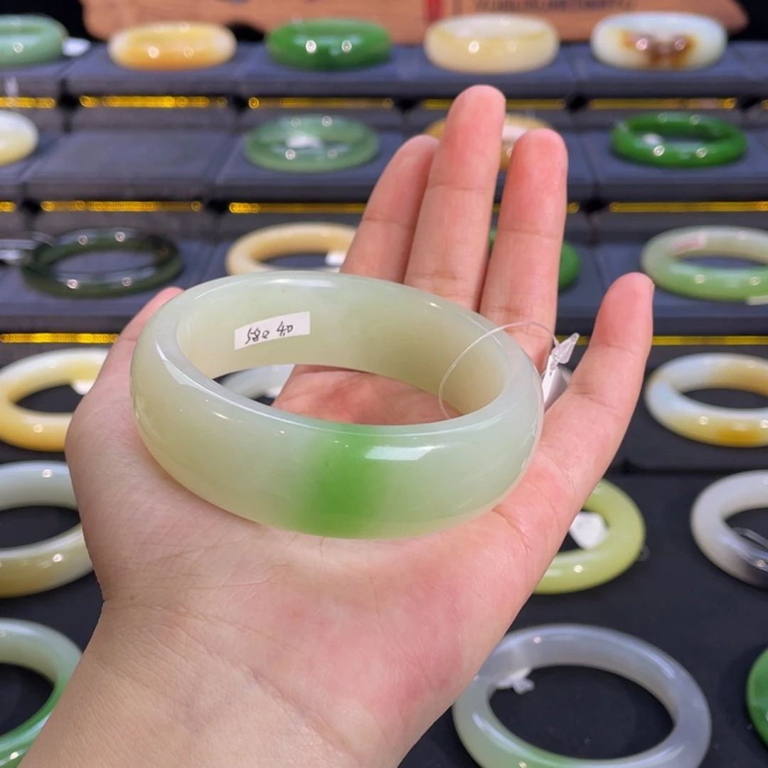 M***洁和田玉未镶嵌手镯