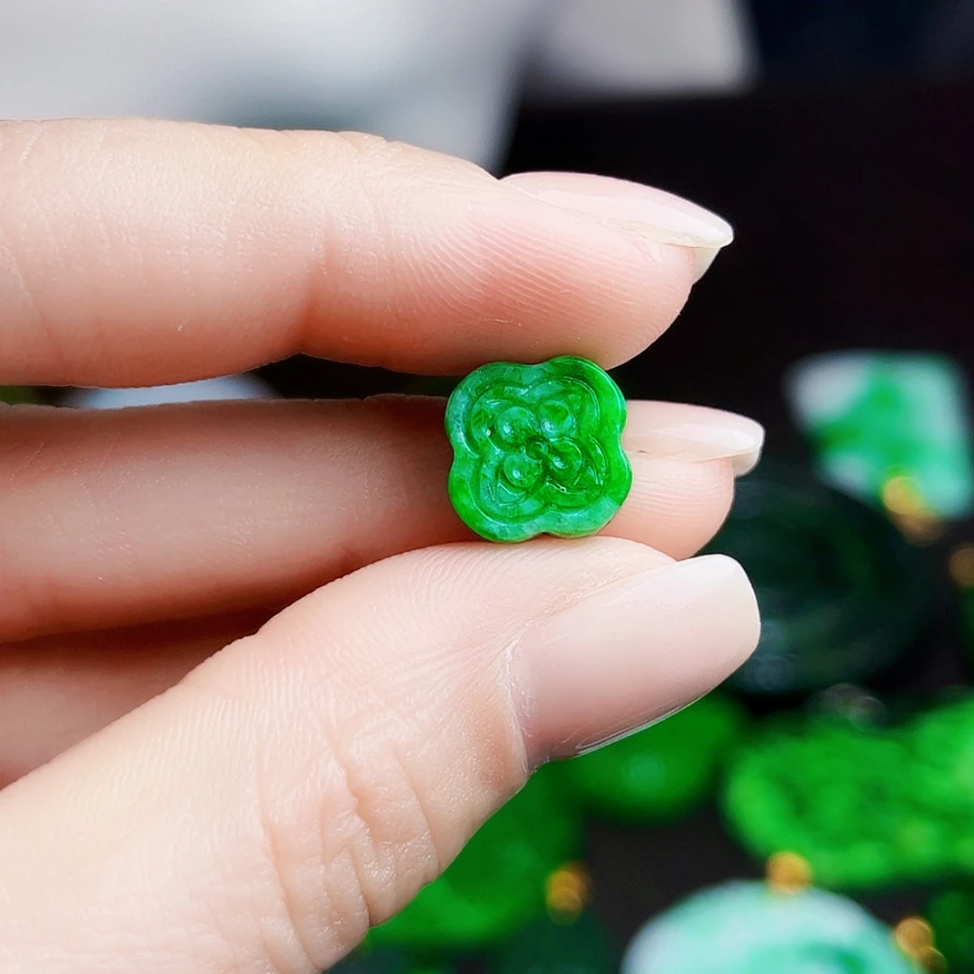 颈饰未镶嵌翡翠多样性