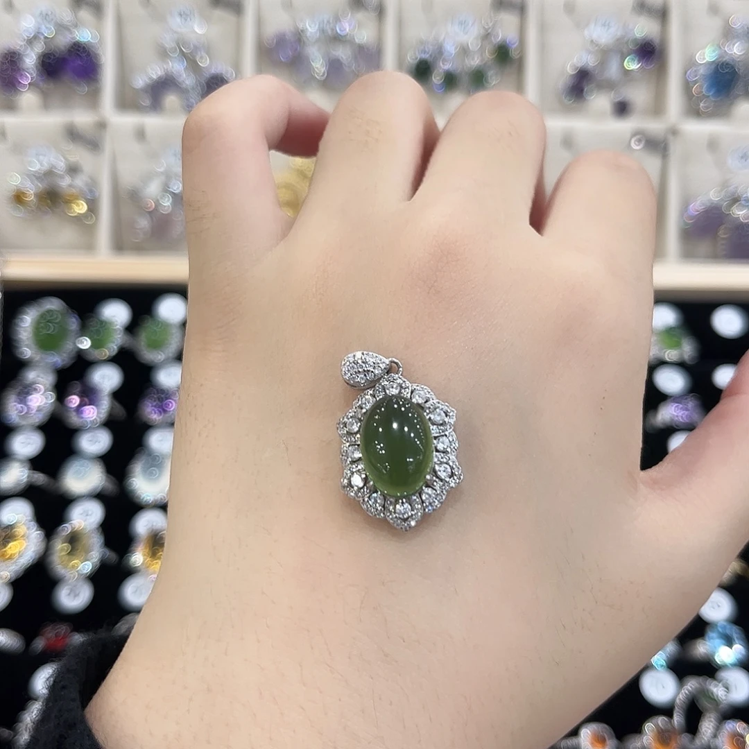 玳***u岫玉银S925镶嵌吊坠(赠链)