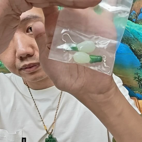 和田玉未镶嵌耳饰给****烂