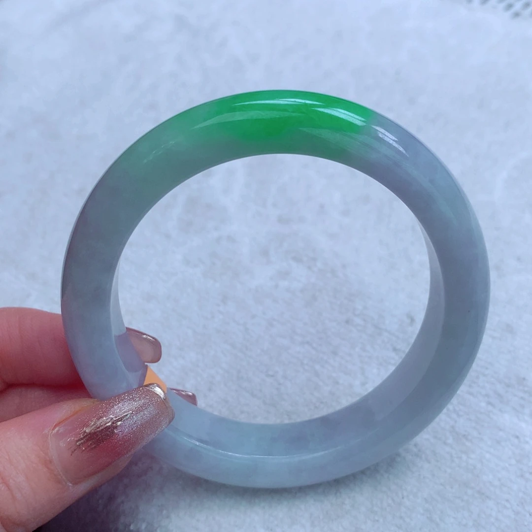 翡翠手镯未镶嵌翡翠