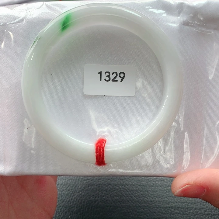 翡翠手镯未镶嵌天然翡翠手镯