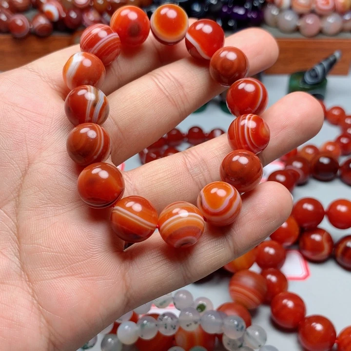 未镶嵌手链玛瑙/玉髓别***？