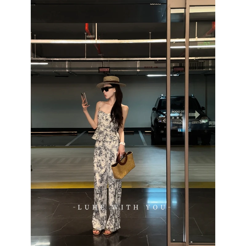 LUHE【海岛假日】hehe私服~设计感竹纤维衬衫+印花吊带+缎面裤