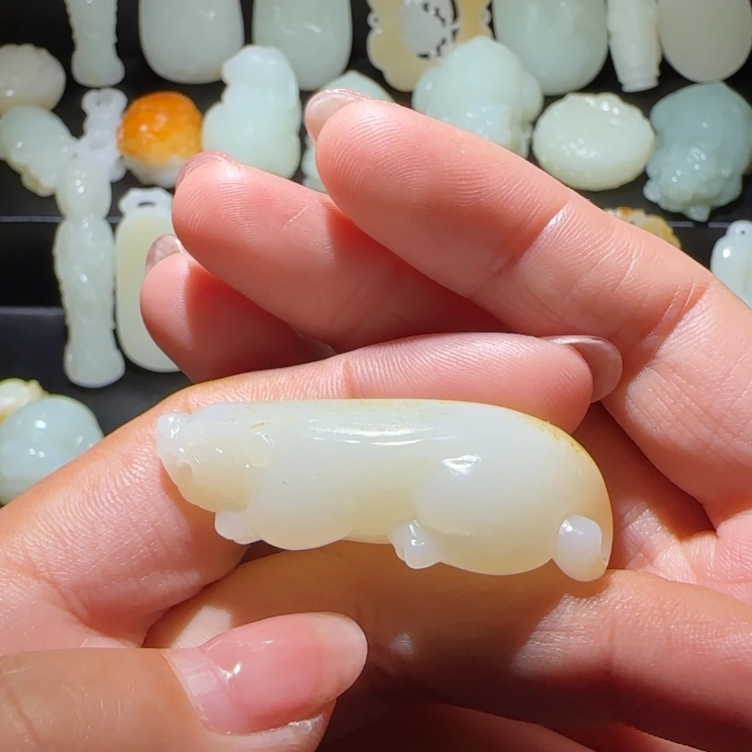 匆***年和田玉未镶嵌颈饰