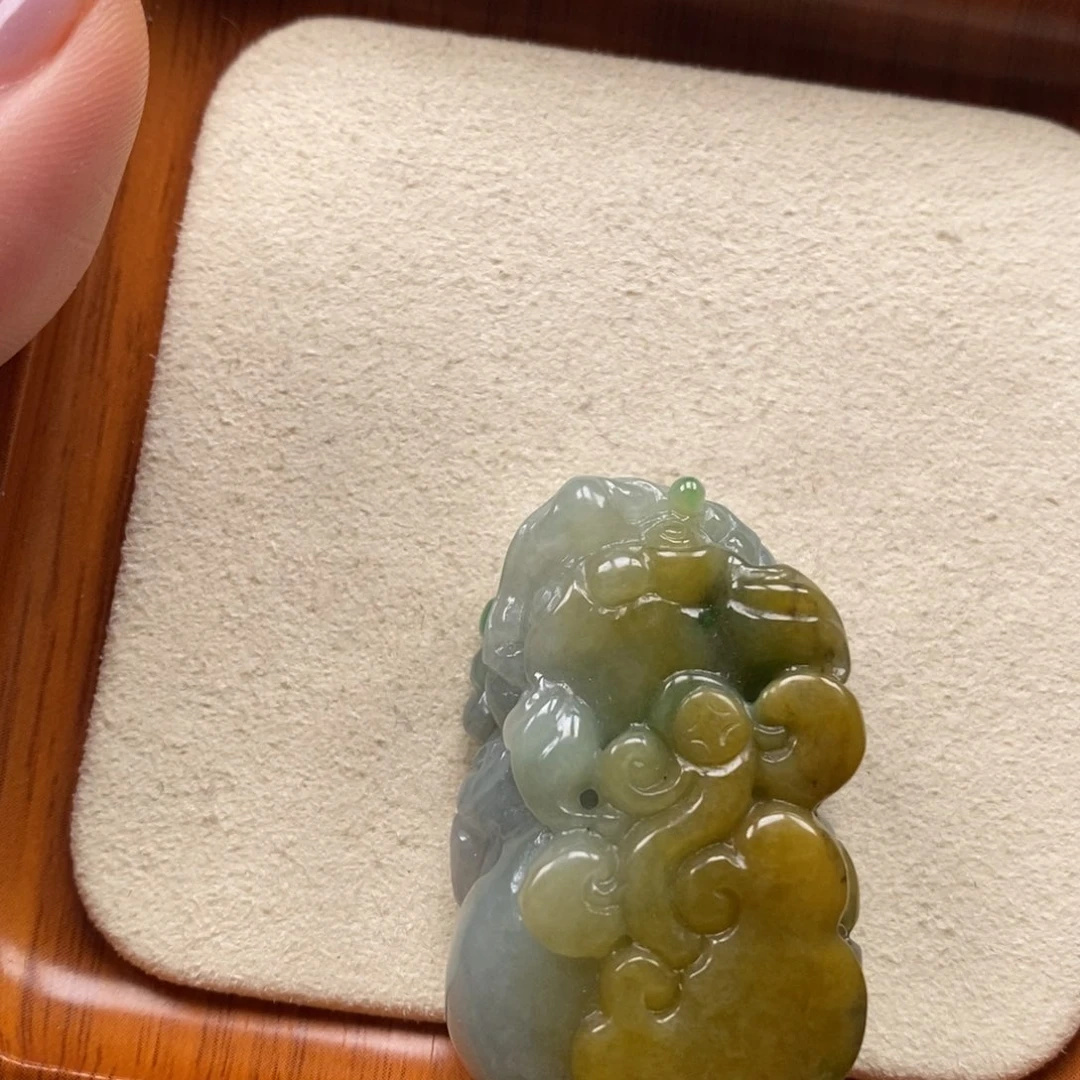翡翠未镶嵌颈饰如意貔貅