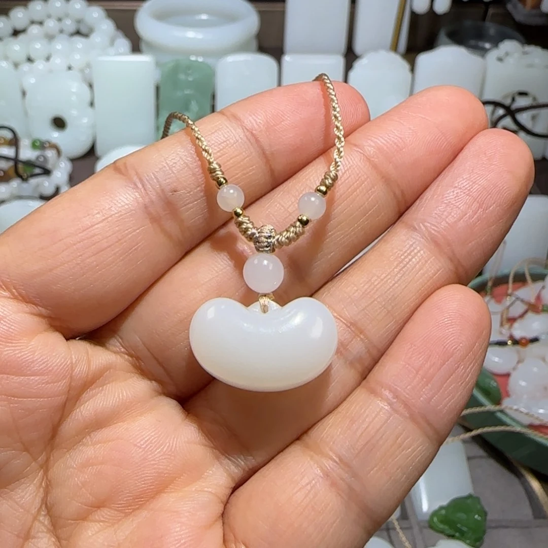 和田玉颈饰未镶嵌安*主