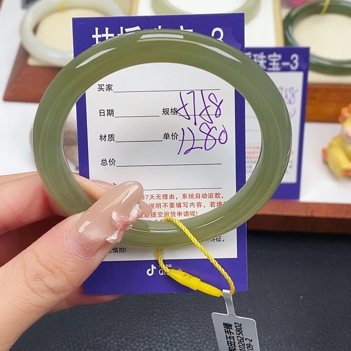 和田玉未镶嵌手镯