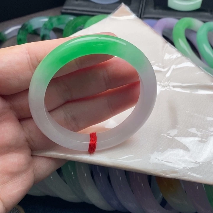 G***念仿水晶非金属高端手镯时尚百搭款式