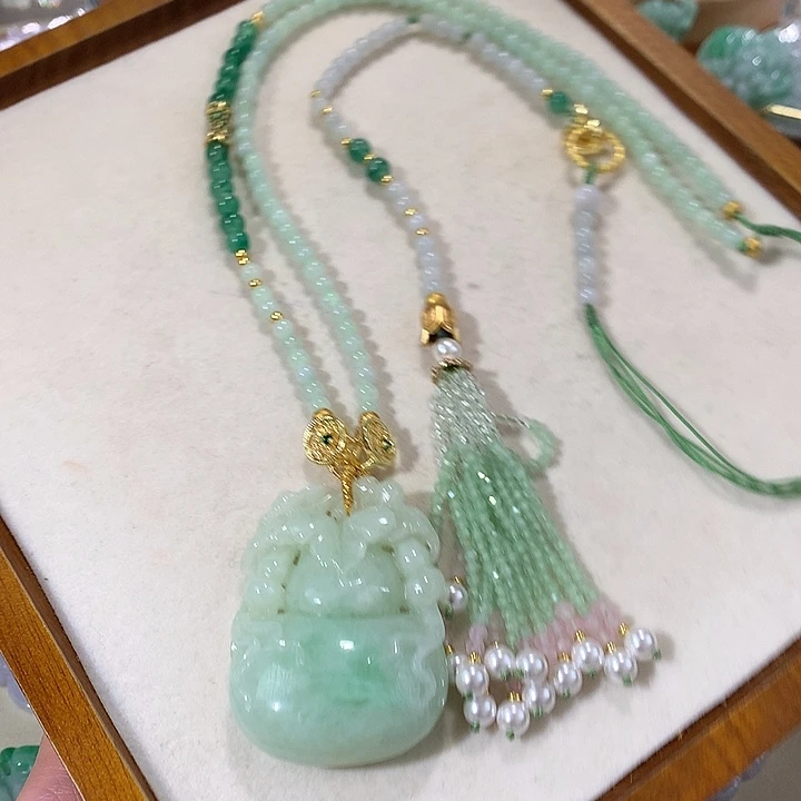 翡翠未镶嵌颈饰翡翠吊坠
