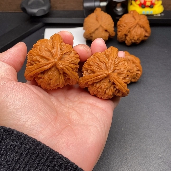 毛***之文玩核桃把件白奔