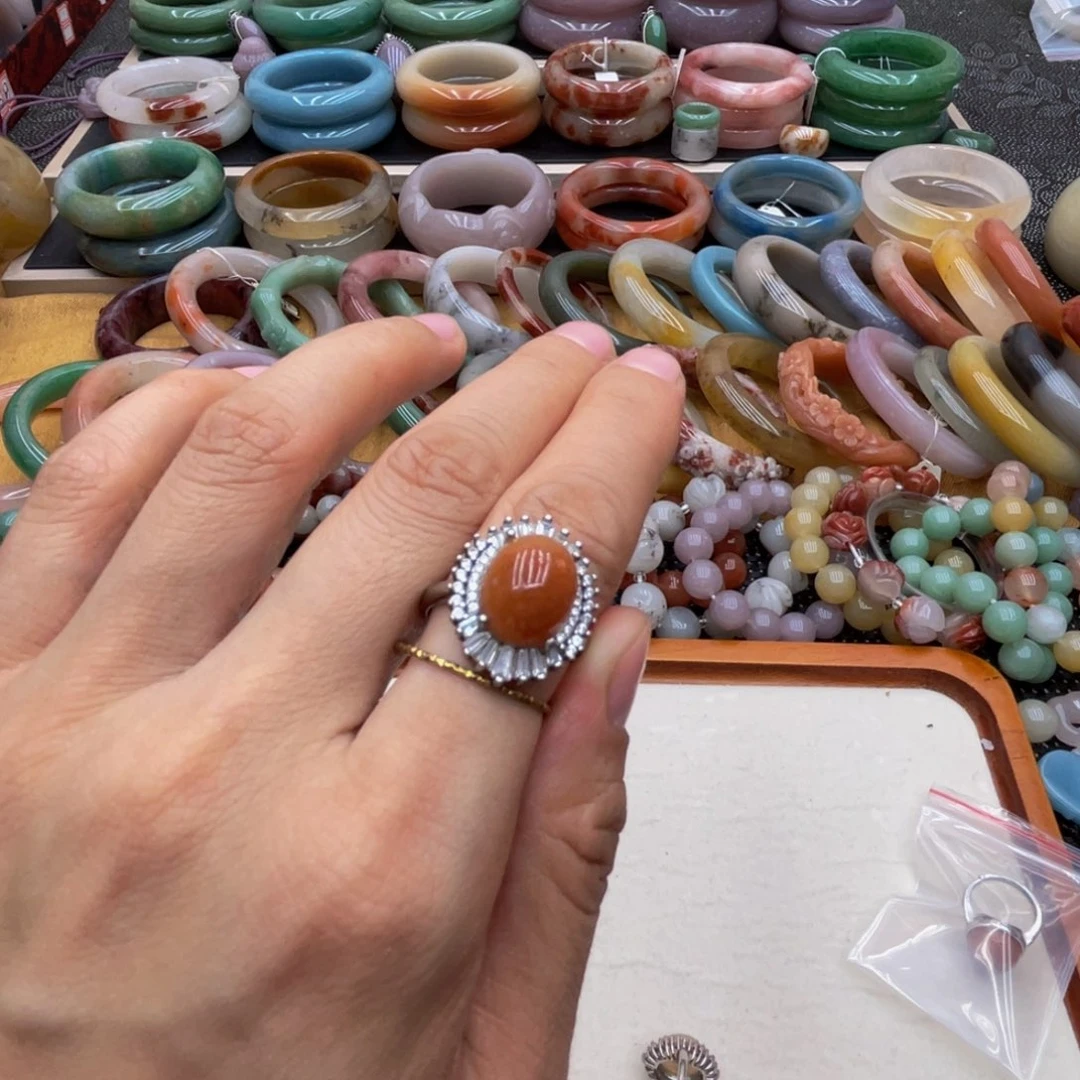 桃***。石英质玉未镶嵌圈口58