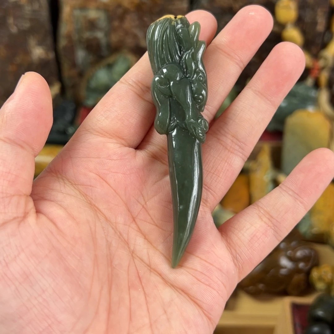 未镶嵌岫岩河磨玉（透闪石质玉）把件