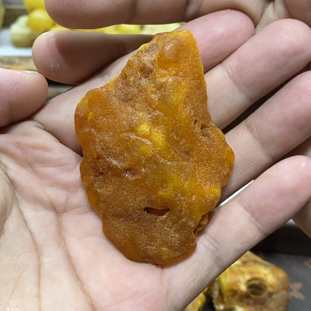 姣***定制琥珀蜜蜡原石