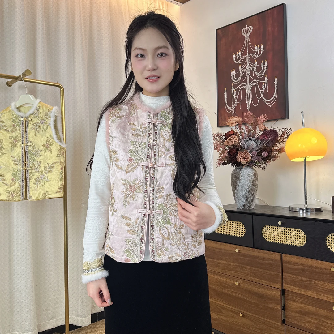 重工刺绣拼接水貂毛夹棉国风马甲女2025新款盘扣天丝马甲