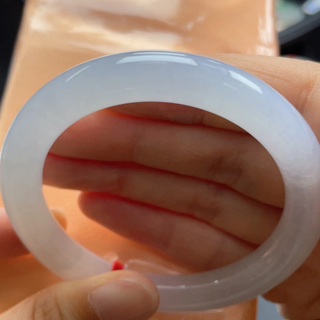 翡翠手镯未镶嵌翡翠