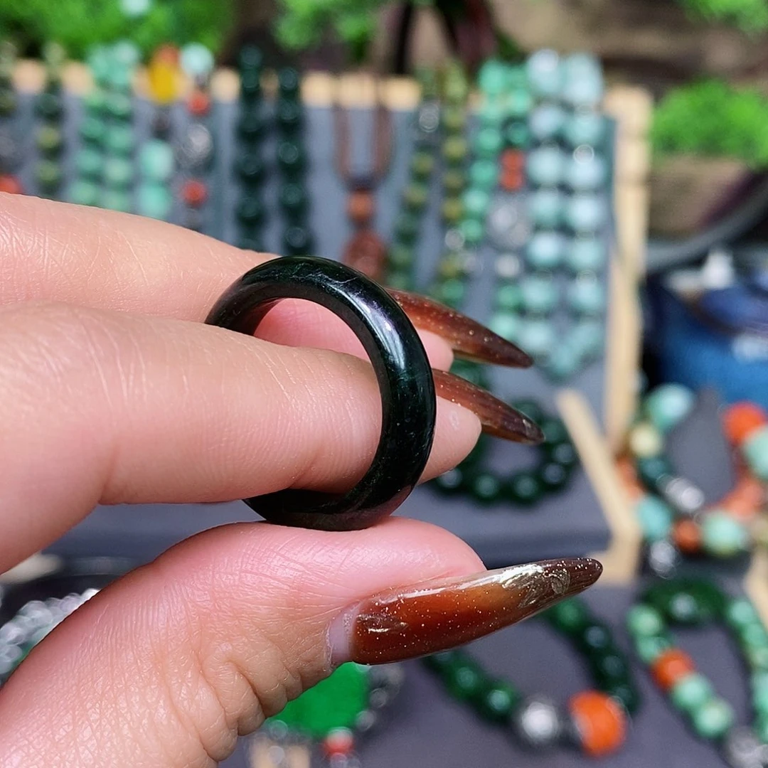 翡翠颈饰未镶嵌珍漂亮美眉