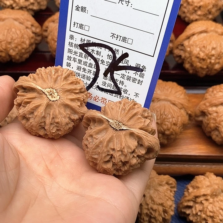桃核吊坠宫灯狮子头38