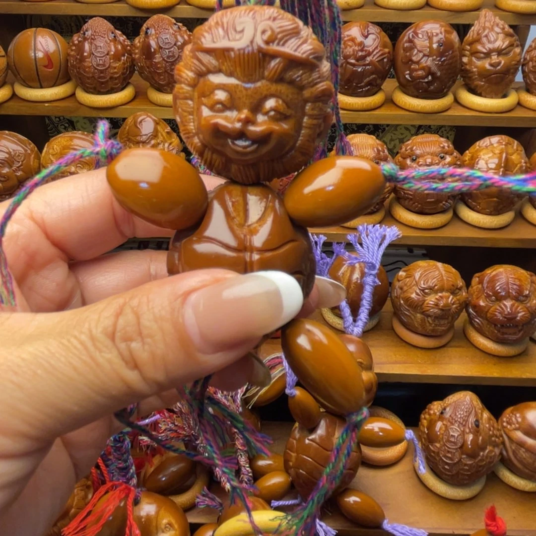 *****橄榄核吊坠小圣归来彩色