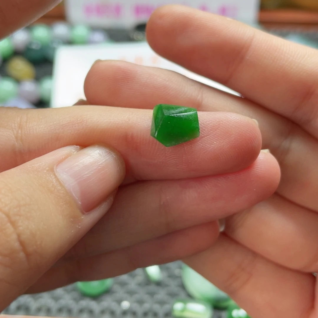 未镶嵌定制翡翠  翡翠