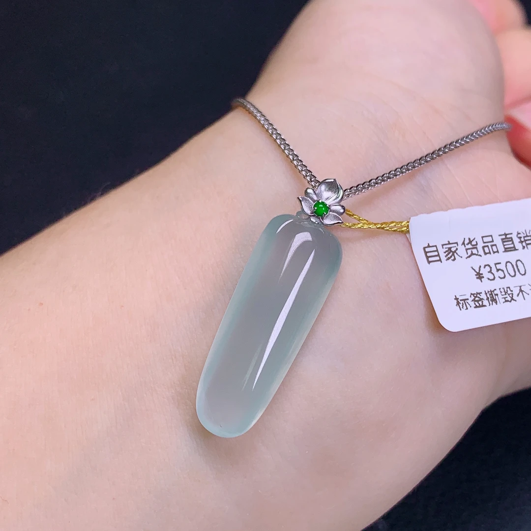 天然缅甸a货翡翠冰种起胶感福瓜吊坠揭阳精品吊坠