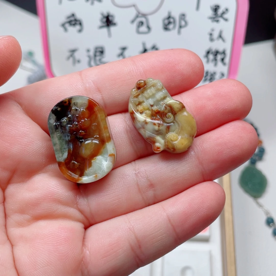 沅***清未镶嵌蛇纹石玉颈饰