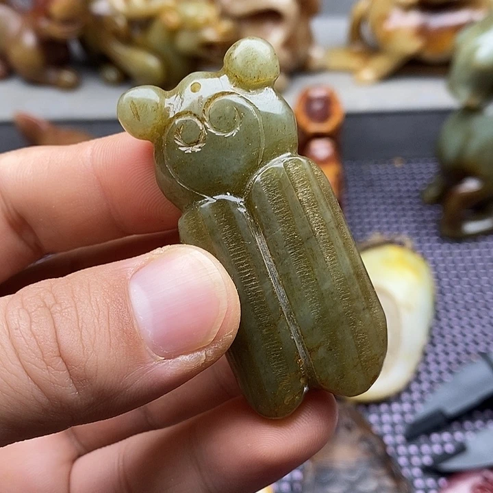 未镶嵌蛇纹石玉颈饰