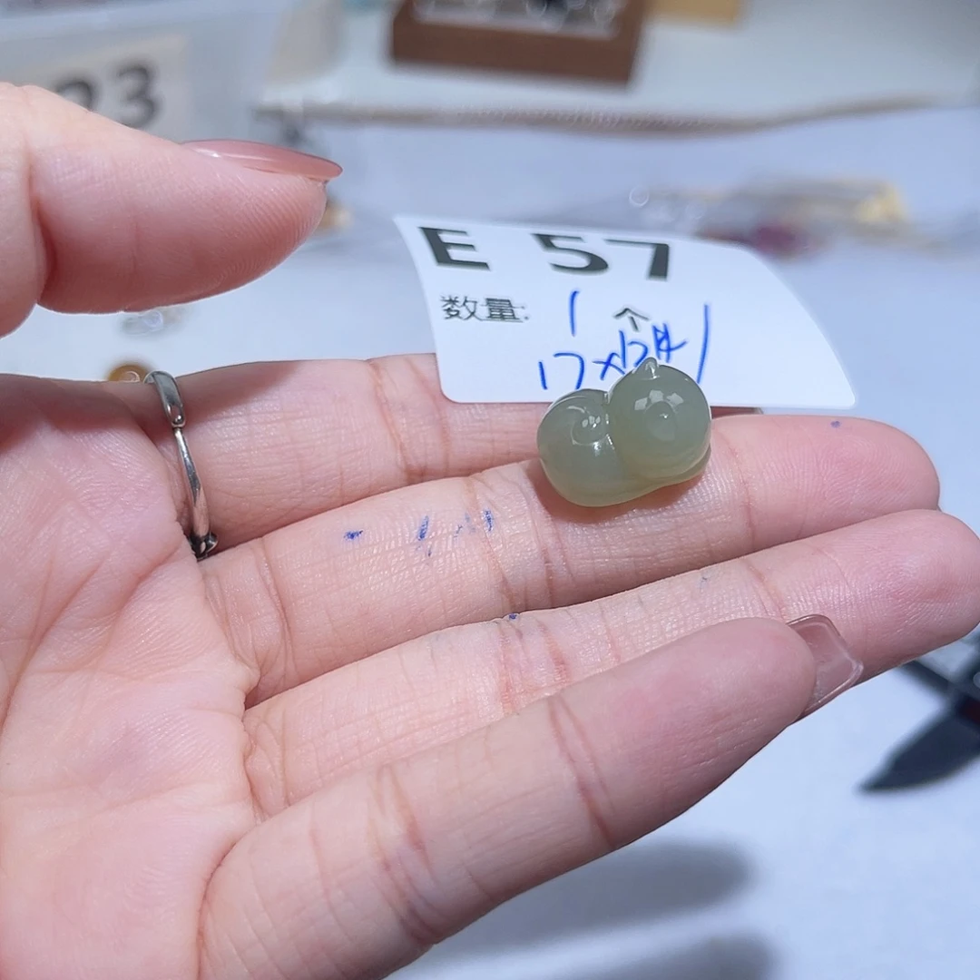 和田玉未镶嵌珠宝半成品E57。