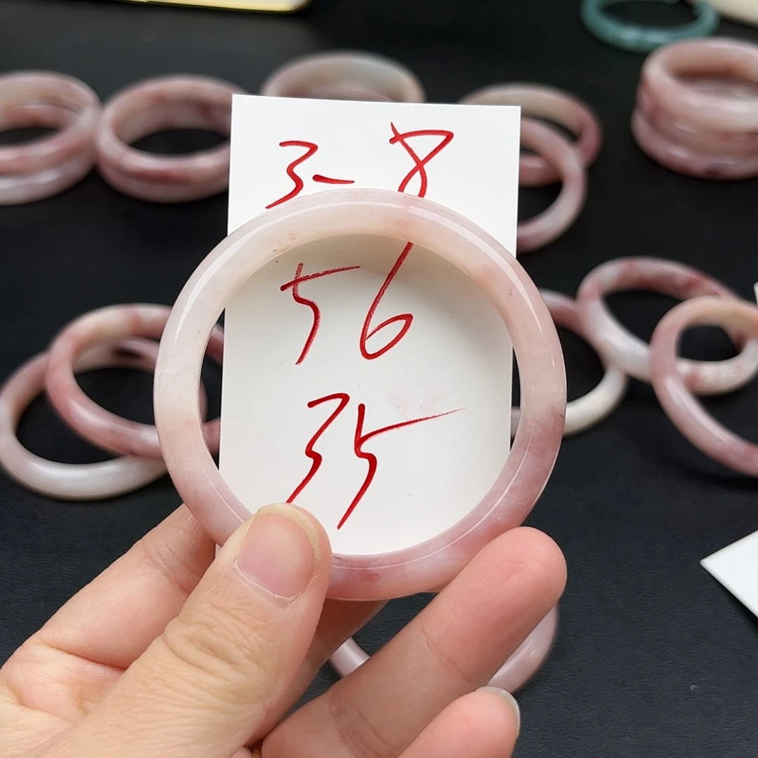石英岩玉未镶嵌手镯3.8