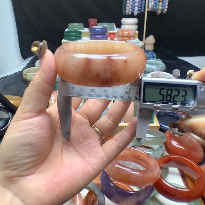 未镶嵌手镯石英质玉