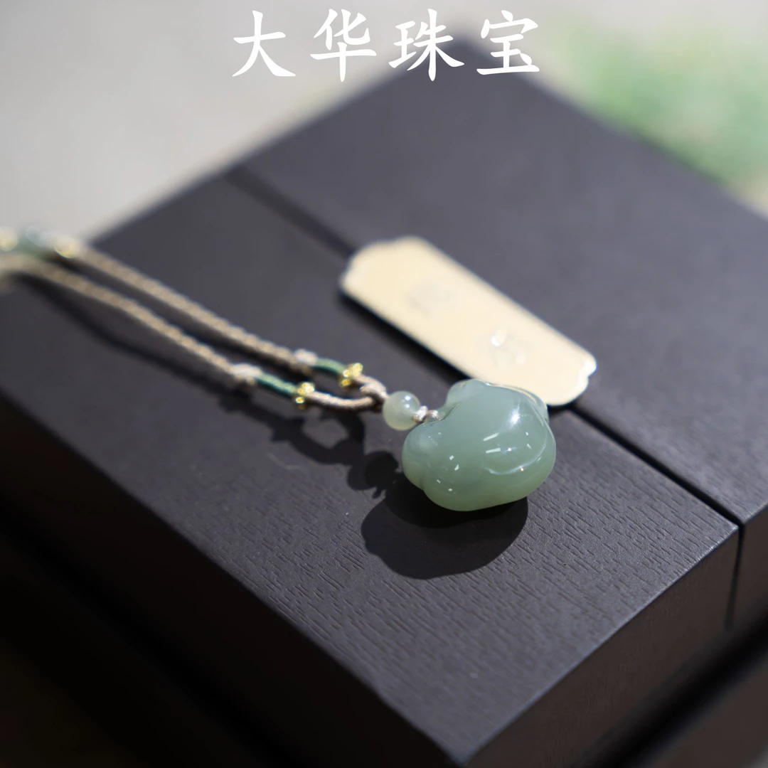 【胖福】大华珠宝 天然和田玉 胖如意手工精雕吊坠 精致百搭轻奢