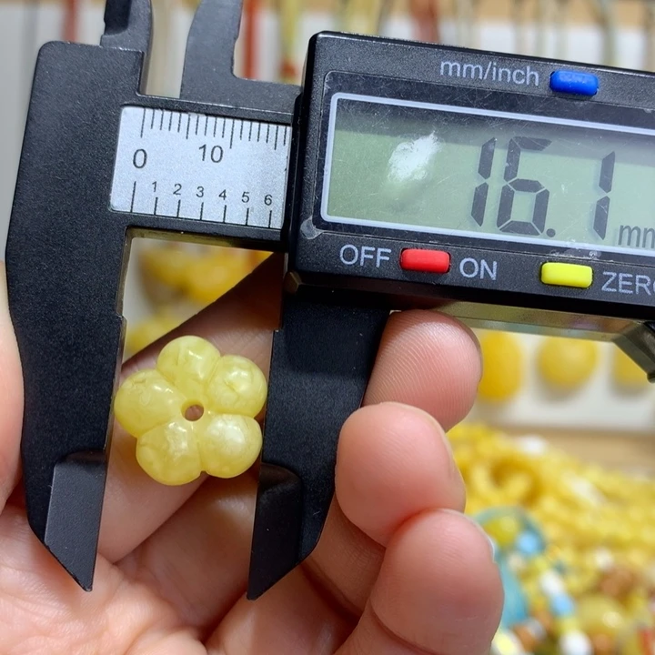 琥珀未镶嵌裸石配饰