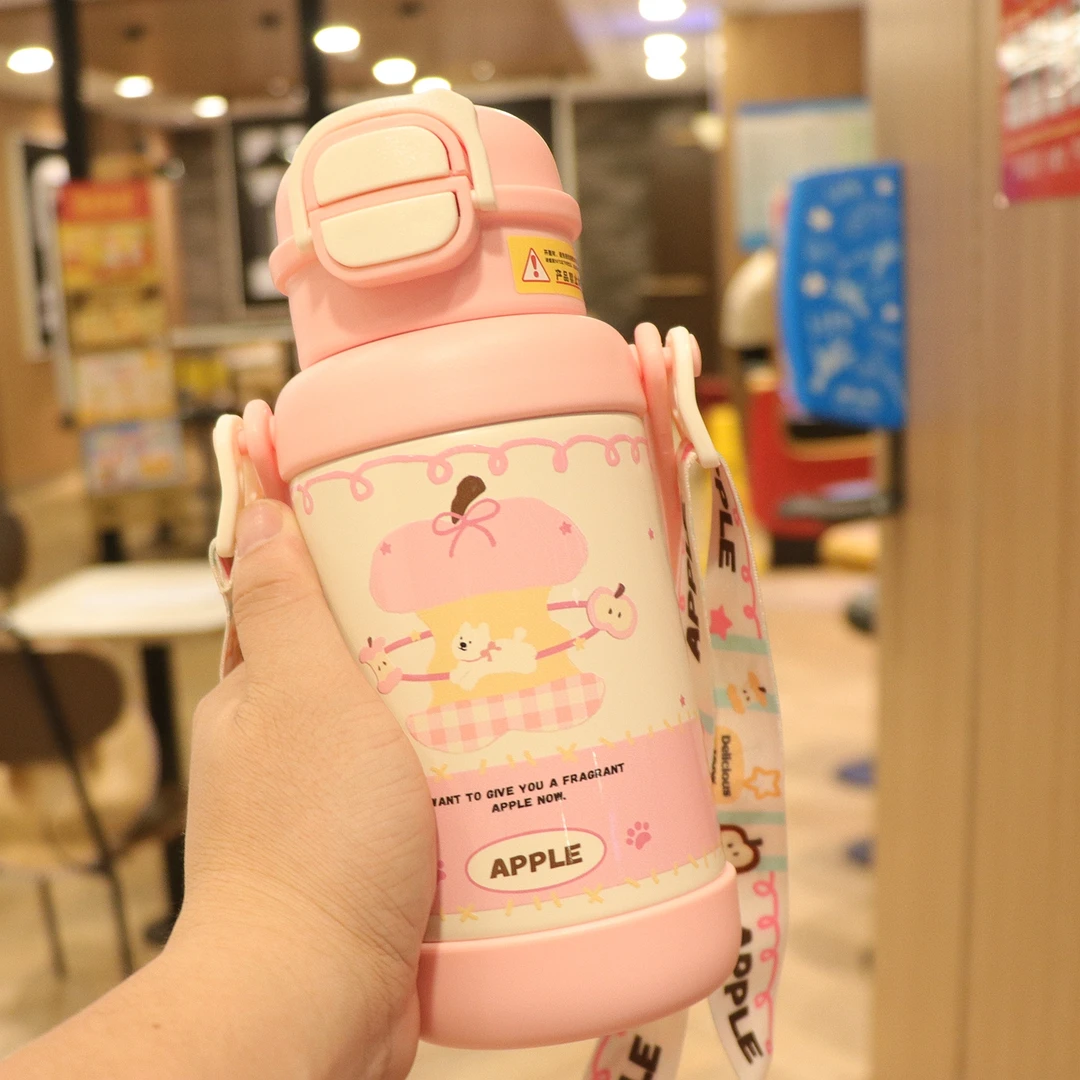 手提式保温吸管杯大容量学生儿童上学专用水杯高颜值可爱背带水壶
