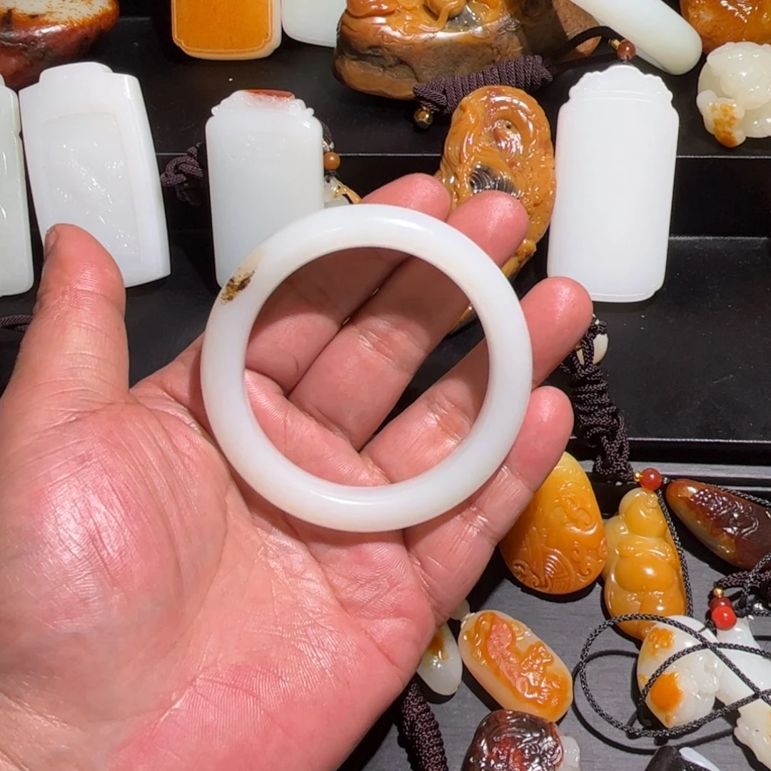 和田玉挂件未镶嵌身***好