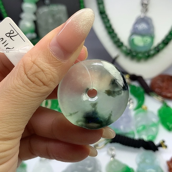 翡翠未镶嵌颈饰源头