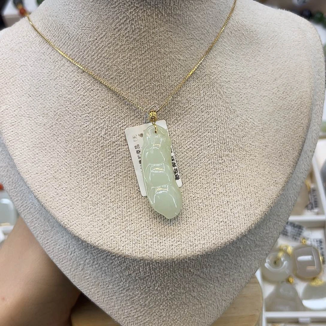 和田玉18K金镶嵌吊坠(赠链)