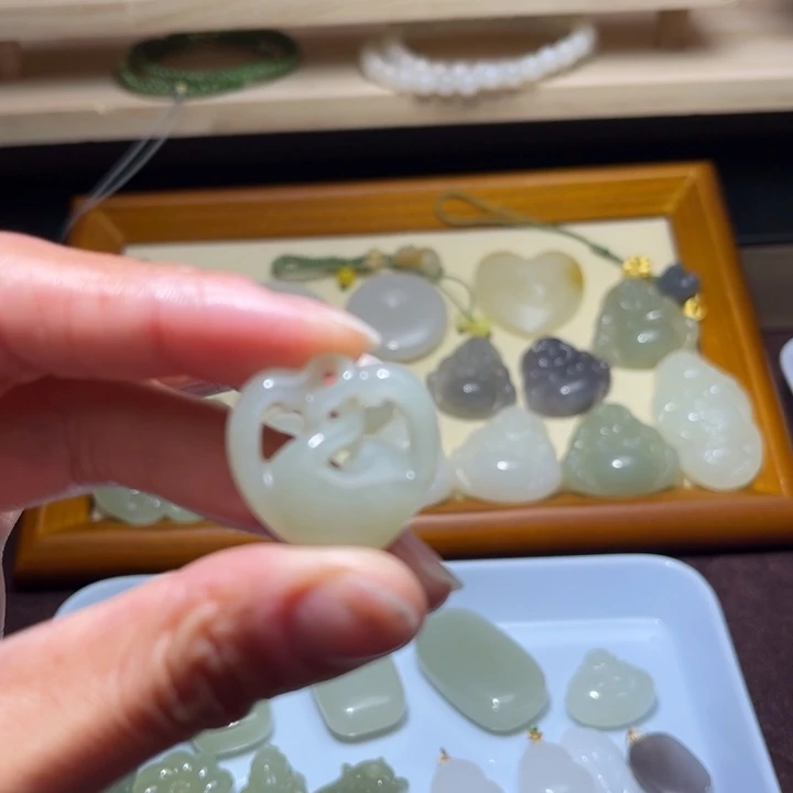 和田玉未镶嵌颈饰