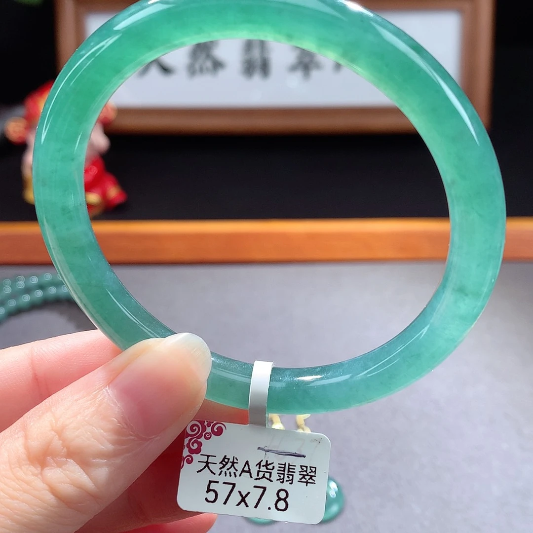 未镶嵌手镯（圆镯）翡翠
