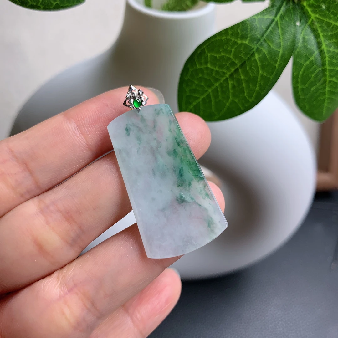 4-16n缅甸天然A货翡翠-18k飘花无事牌吊坠，41.3-20.2-2.4