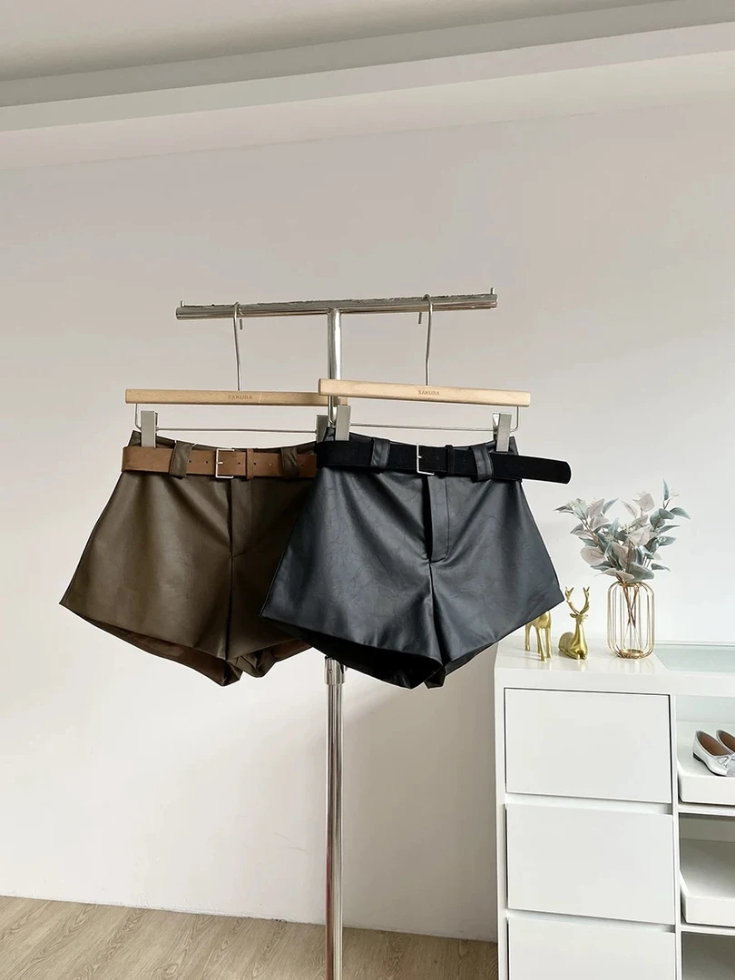 【秀宝女装】韩版复古时髦百搭修身高腰皮短裤XB4095