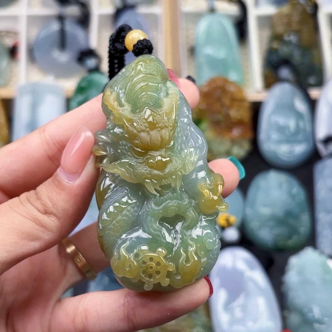 阔***师翡翠未镶嵌颈饰龙牌
