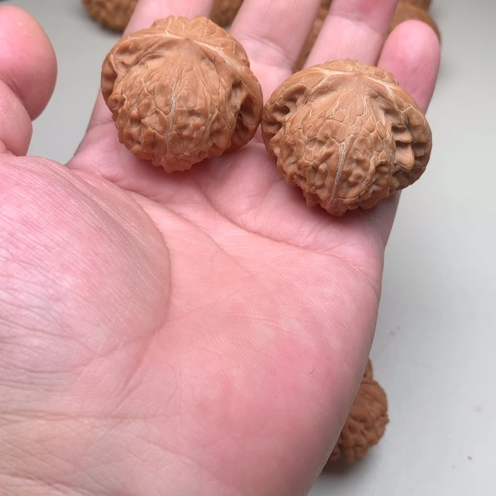 文玩核桃吊坠血凤凰42